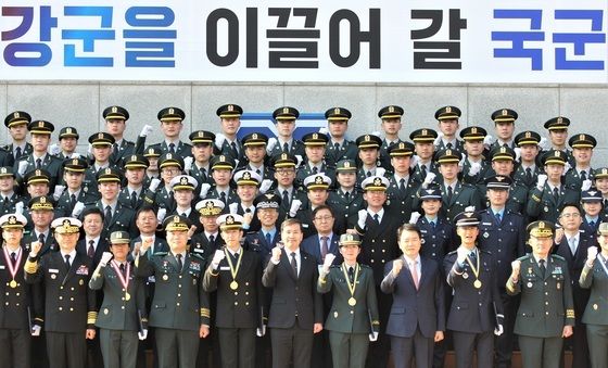 '대한민국 학군장교 임관을 기념하며'