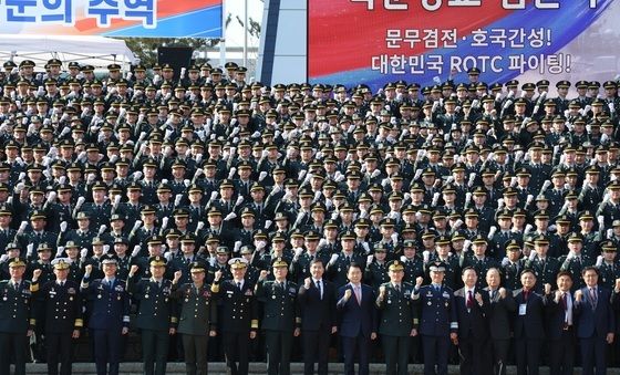 '대한민국 학군장교 임관식' 기념촬영