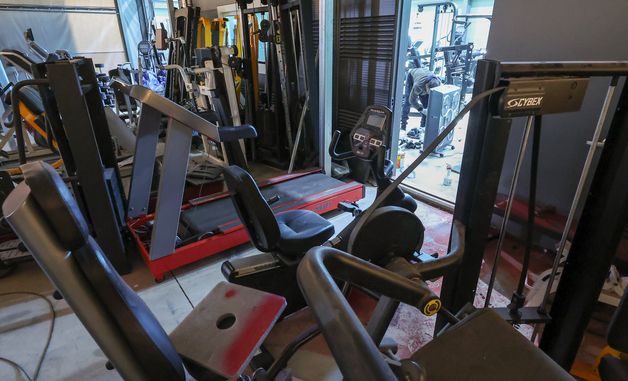 헬스장 잇따른 폐업…'늘어나는 중고 헬스기구'