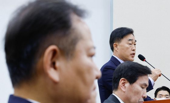 '언론사 단전·단수 지시' 서로 다른 답변