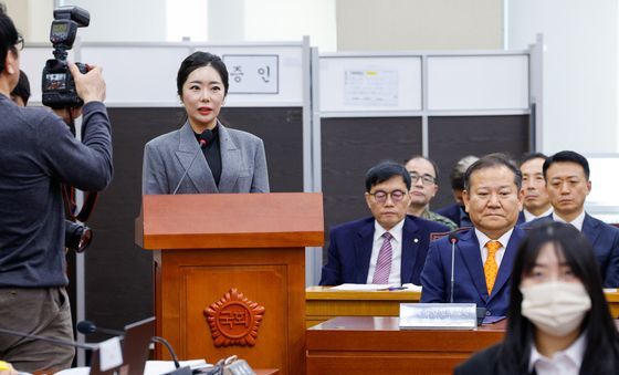 청문회 답변하는 무속인 '비단아씨'