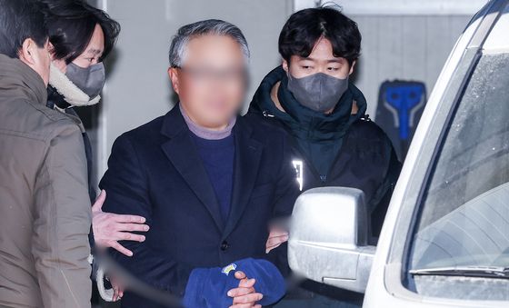 영장심사 향하는 '서부지법 사태 선동' 윤모 씨