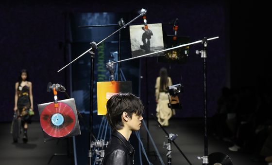 크래비티 민희, 모델 변신