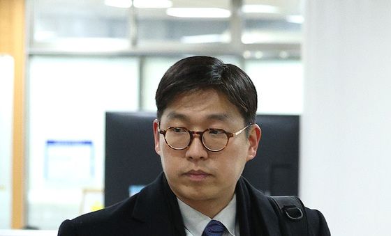 법정 향하는 유승수 변호사