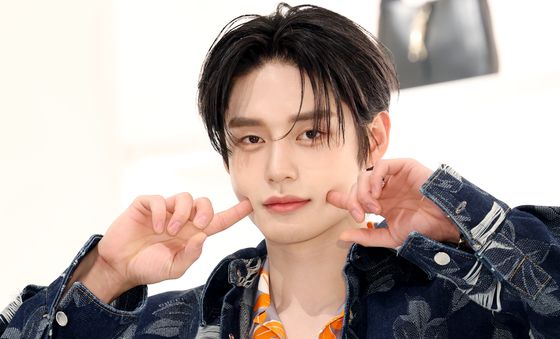 제로베이스원 김지웅, 오구오구 사랑스러워