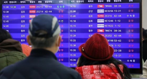 제주, 폭설과 강풍에 결항 잇따라