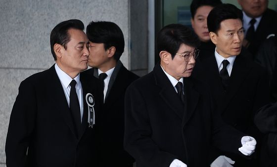 故 송대관 영결식 참석한 김성환과 설운도