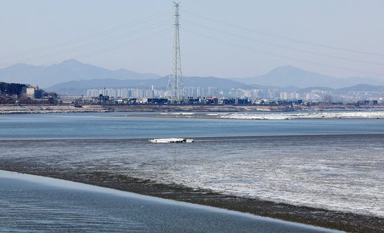 올겨울 한강 첫 결빙 '관측 이래 두 번째로 늦은 기록'
