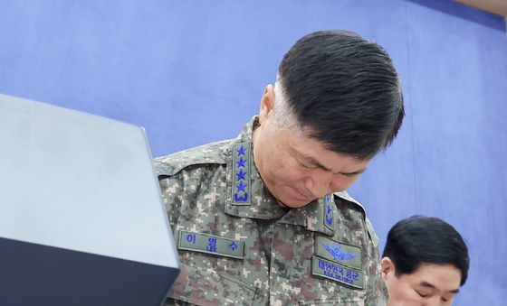 '포천 전투기 오폭 사고'에 고개 숙인 이영수 공군참모총장