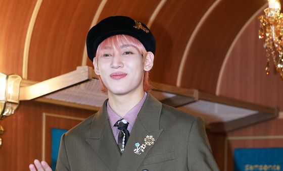 갓세븐 뱀뱀, 수줍은 인사