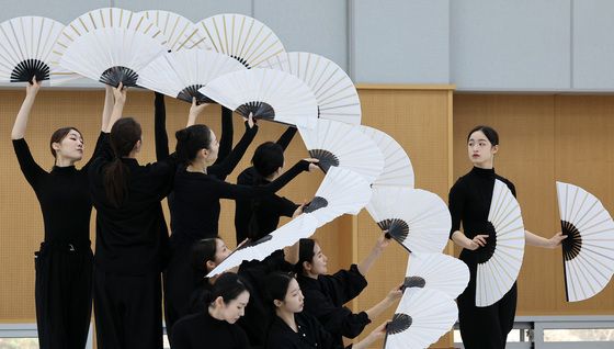 화려한 부채춤의 세계