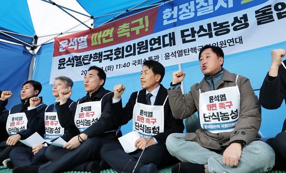 '윤석열 파면 촉구' 단식농성 돌입