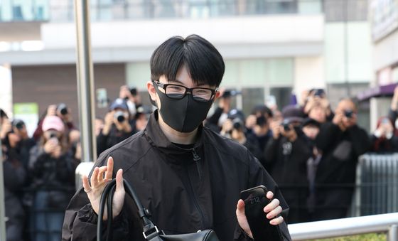 우지, 캐럿 녹이는 달콤한 인사