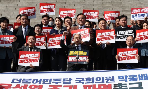 삭발하고 尹 대통령 파면 촉구하는 민주당