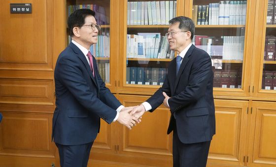 이상원 양형위원장 만나는 김문수 장관