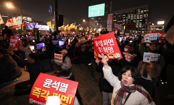 '탄핵 선고'까지 매일 심야 농성
