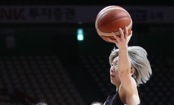 안혜지 '던졌다'