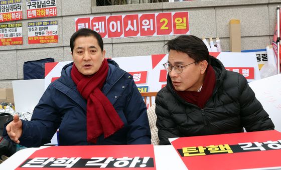 대화하는 윤상현·박대출