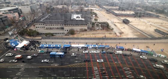 길게 늘어선 尹 탄핵촉구 천막