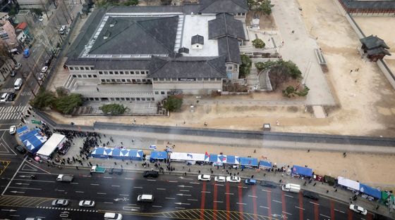 길게 늘어선 尹 탄핵촉구 천막