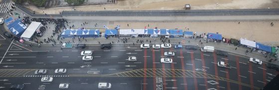 길게 늘어선 윤석열 대통령 탄핵촉구 천막