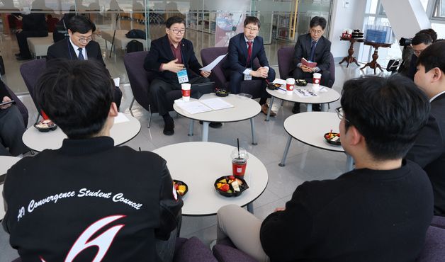 유철환 권익위원장, 충남지역 청년세대 현장간담회