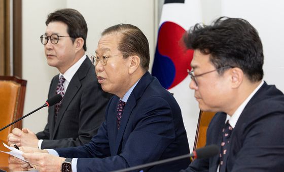 권영세 '감사원장·검사 탄핵 기각 판결 입장발표'