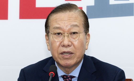 입장 말하는 권영세 비대위원장
