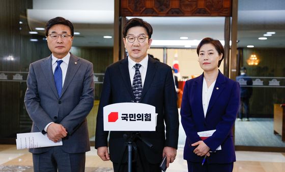 의총 마친 권성동 원내대표