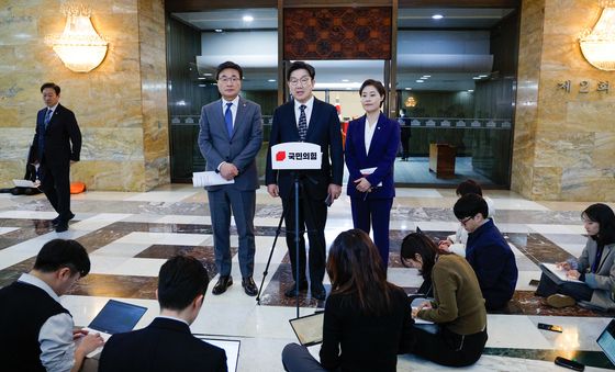 의총 마친 권성동 원내대표