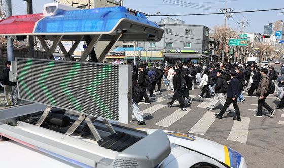 경찰 공채시험 마친 수험생들
