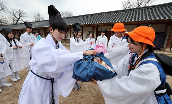 선후배 친목 다지는 소신방례