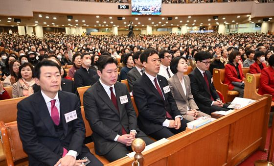 여의도순복음교회 예배드리는 한동훈 전 대표