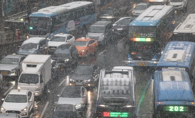 눈 내리는 세종대로