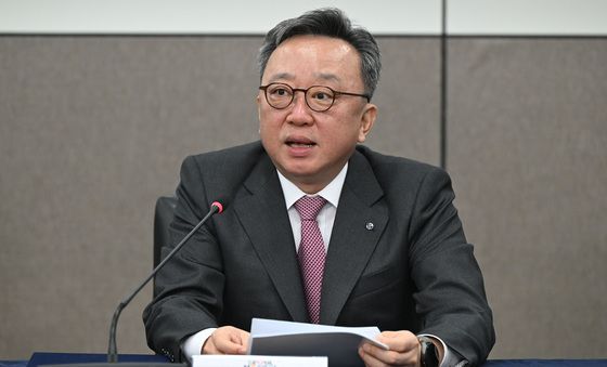 상생협약식 참석한 정상혁 신한은행장