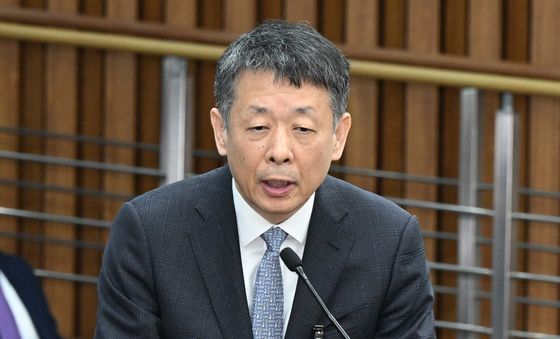 답변하는 김광일 MBK파트너스 부회장