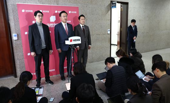 與 법사위원, 김여사 상설특검요구안 비판 기자회견