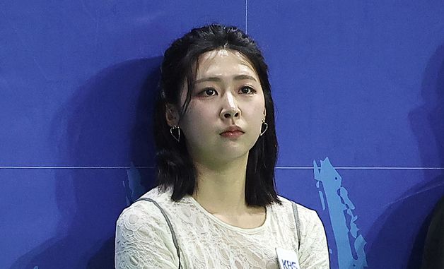 '전현무와 결혼설' 홍주연 아나운서, 긴장 가득한 표정