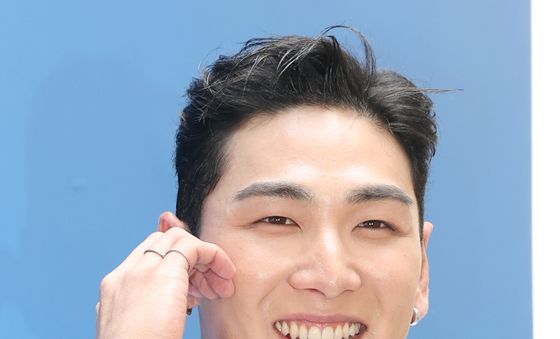 백호, 워터밤 남신의 시원한 볼 하트