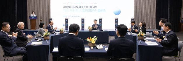 '워터 포지티브 얼라이언스 출범식' 인사말하는 김완섭 장관