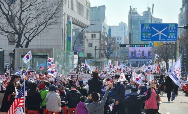 춘천에서 탄핵 반대 집회 갖는 세이브코리아