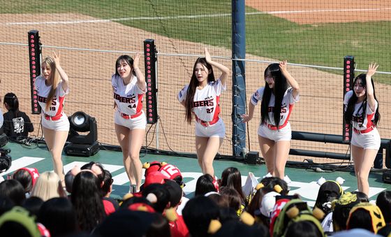 흥 돋우는 치어리더