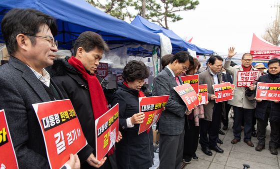 尹 대통령 탄핵 각하 길 걷기 행사 참석한 전한길