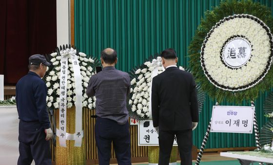 한덕수 대통령 권한대행 화환 도착