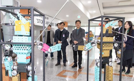 김영배 의원 '사이버불링 특별전 작품 감상'