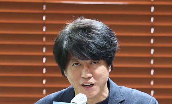 EBS 신규 프로그램 설명하는 김형준 편성기획부장