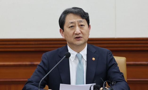 발언하는 안덕근 장관