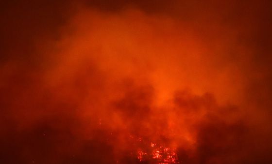 밤이면 다시 살아나는 화마