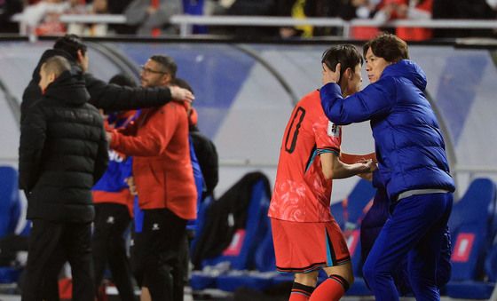 이재성 다독이는 홍명보 감독