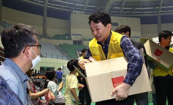 원희룡 전 장관, 산불 피해 이재민 대피소 봉사활동